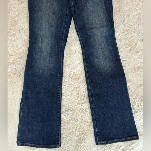 Old Navy Curvy Mid-Rise Jeans size 2 short (petite) - Picture 2 of 7